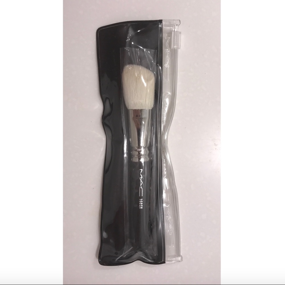 MAC COSMETICS BRUSH 168SH, BN IN SLEEVE. NATURAL